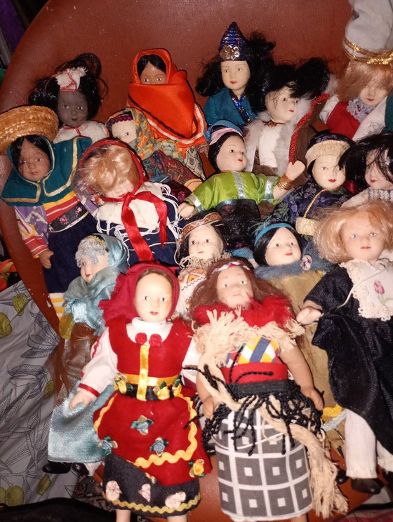 Porcelain World Dolls, 28 units – Sculpture (photo 4 of 7)