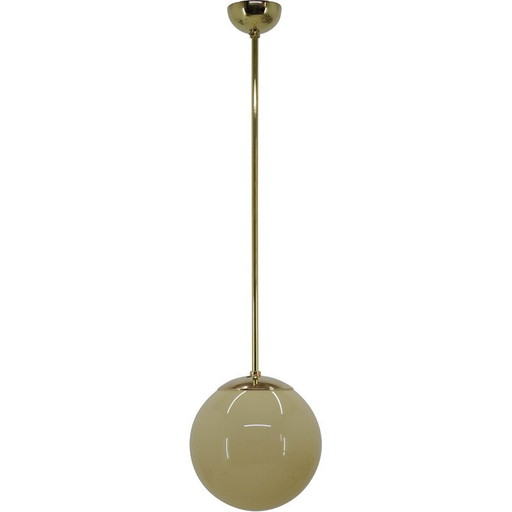 Lámpara colgante Bauhaus vintage de latón y vidrio soplado, 1930