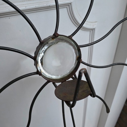 Vintage Smeedijzeren Wand Kandelaar met Glazen Loep