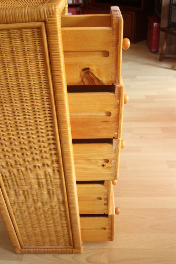 Image 1 of Mobiletto/mensola/credenza di piccole dimensioni realizzato in bambù e legno di rattan.