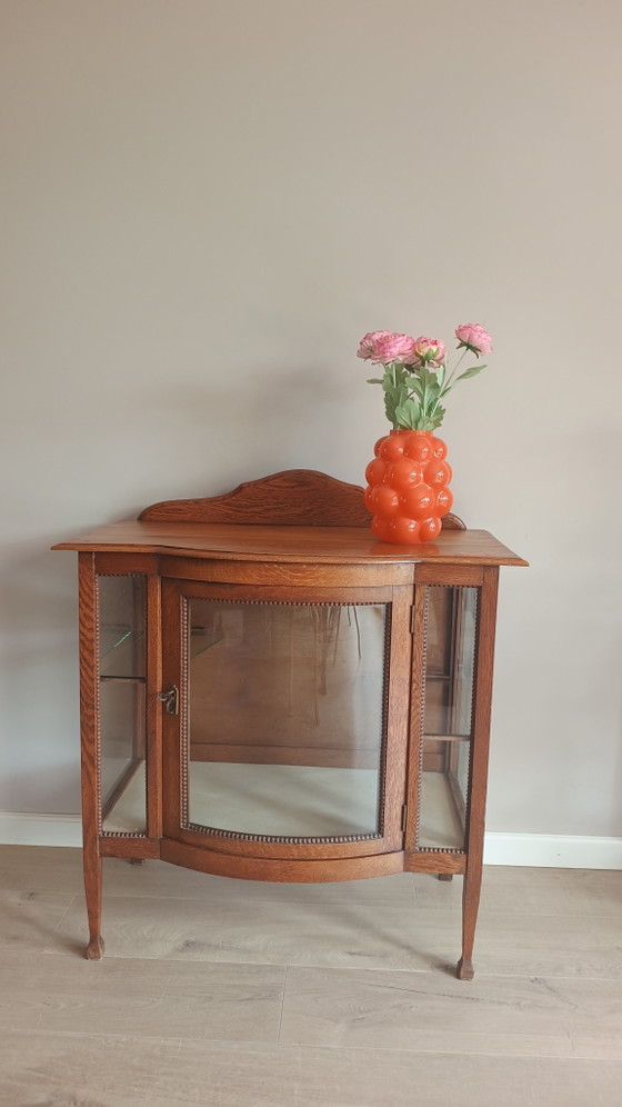 Image 1 of Splendida vetrina Art Déco con vetro curvo originale.