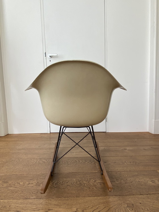Image 1 of Set of 2 original Eames RAR rocking chairs fiberglass -Herman Miller