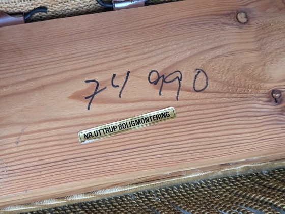 Image 1 of Sofá danés de 2 plazas, década de 1970, tapizado en terciopelo verde claro.