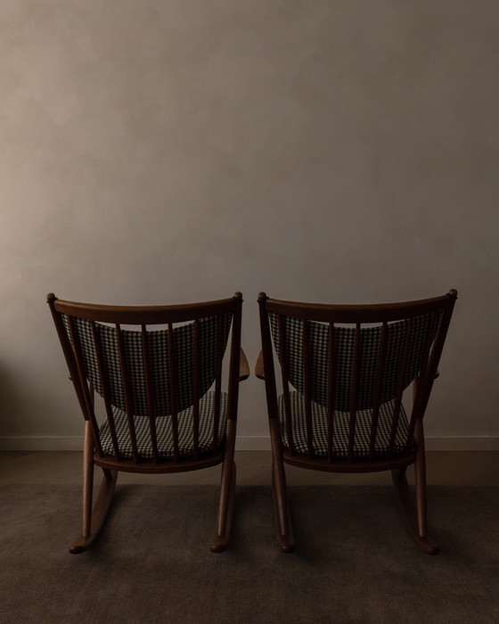Image 1 of Set van 2 vintage Deense teakhouten schommelstoelen model 182 van Frank Reenskaug voor Bramin, jaren 1950.
