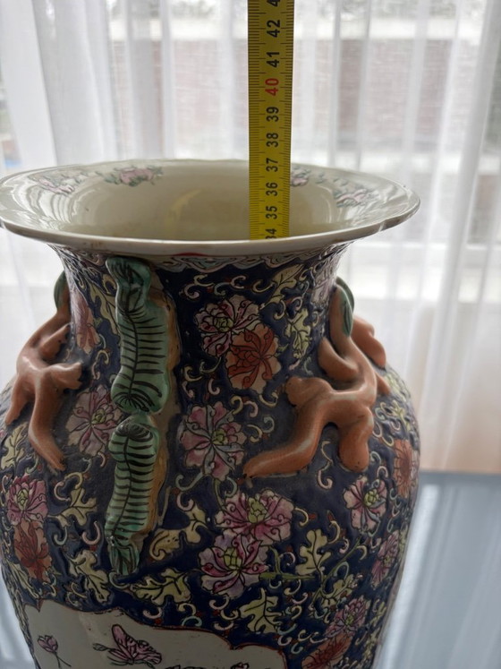 Grande vaso cinese per rose con bassorilievo (36 cm) - Chinoiserie – Vasi, Ceramic, Porcelain (photo 6 of 6)