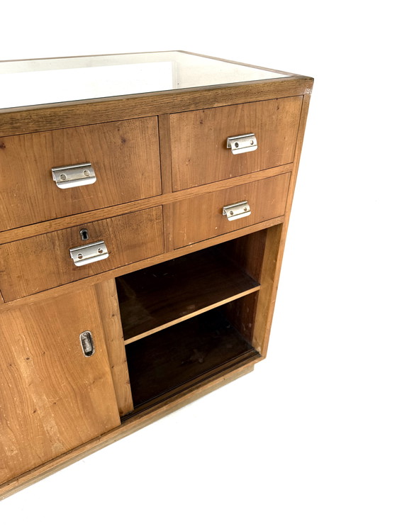 Image 1 of Comptoir/vitrine vintage en noyer, années 60