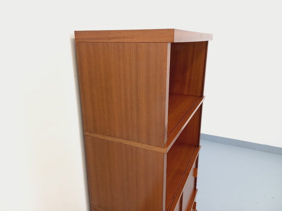 Image 1 of Librería antigua de madera de roble de la década de 1960.