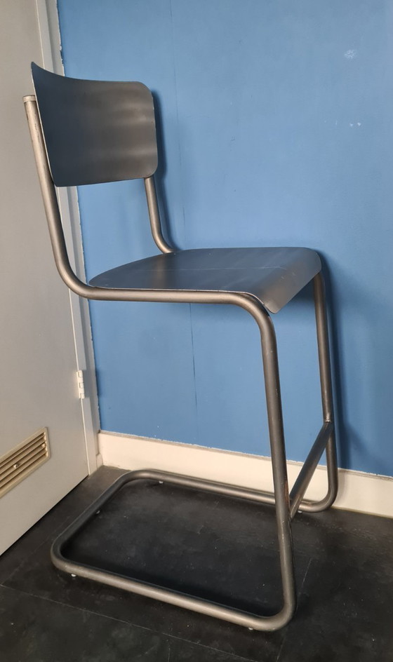 Image 1 of Taburete metálico flotante Schoolhouse de RH Restoration Hardware