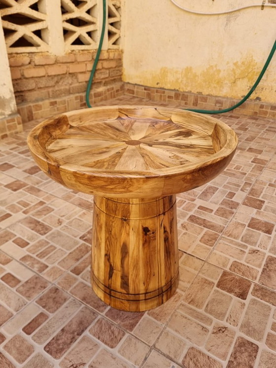 Image 1 of Handgemaakte mahoniehouten bijzettafel – Handgemaakt in Marokko | Handgemaakte mahoniehouten bijzettafel – Marokkaans ambacht