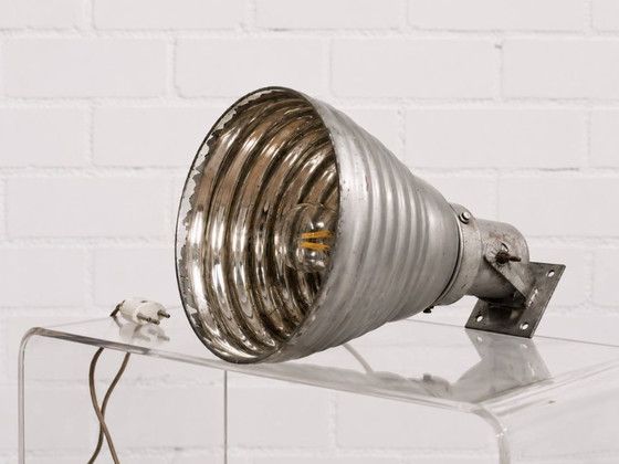 Image 1 of Industriële wand- of plafondspot van aluminium, jaren 1950-1960.