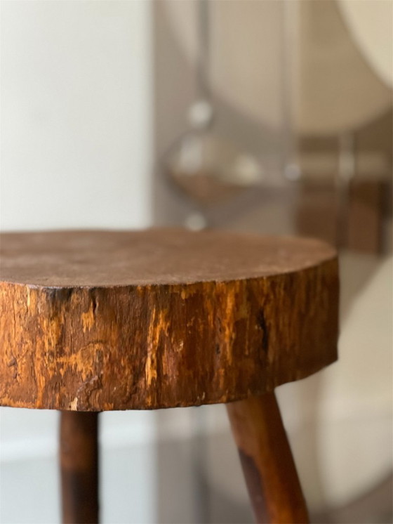 Image 1 of Brutalistische houten kruk, Frankrijk circa 1950/60