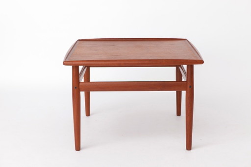 Grete Jalk para Glostrup Mesa Auxiliar Danesa de Teca, años 60, Diseño Escandinavo Mid-Century Moderno
