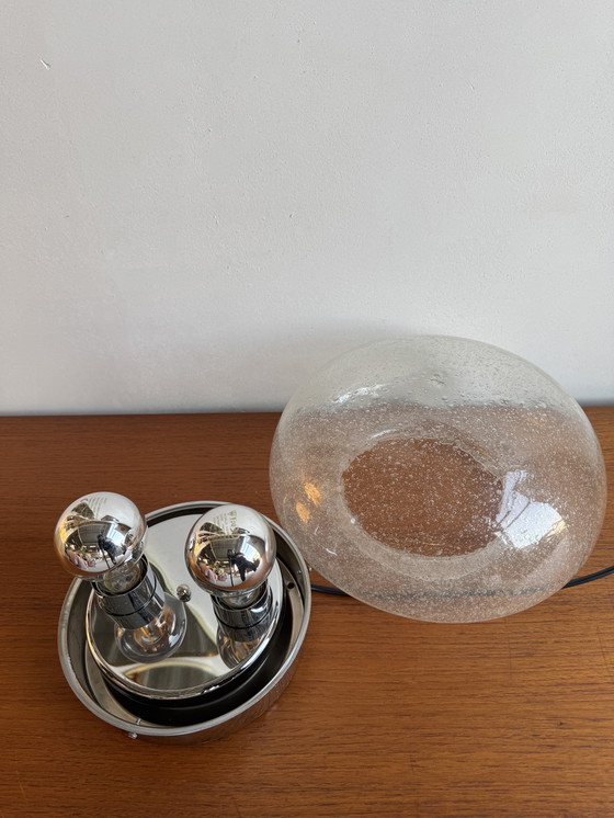 Image 1 of Lampe de table vintage en verre bullé - Élégance de l'ère spatiale