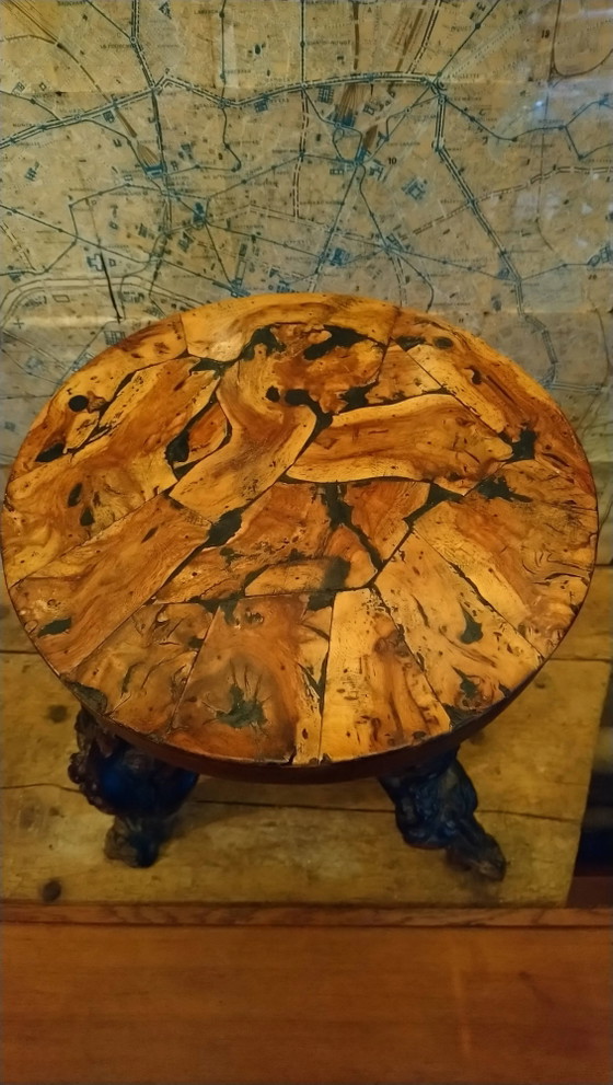 Sgabello brutalista a treppiede realizzato con ceppi di vite. – Sgabelli, Wood (photo 5 of 17)