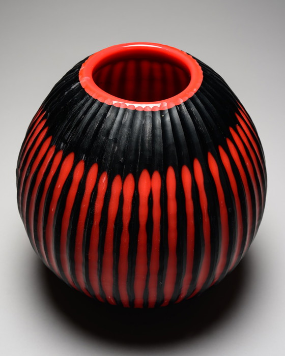 Image 1 of Gran jarrón "Battuto" de Murano con interior de coral incamiciato - Posible Tiozzo Sergio, años 80