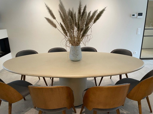Oval dining table mortex