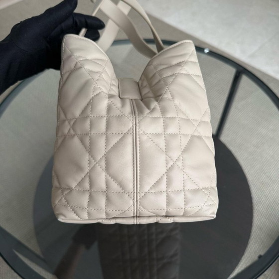 Image 1 of BORSA TOTE MEDIA DIOR TOUJOURS MACROCANNAGE IN VITELLO TRAPUNTATO