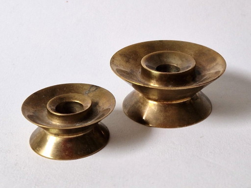 Studio W Sweden - Zwei handgefertigte Bronze Kerzenhalter - Gemarkt - 70er – kandelaars en kaarsen