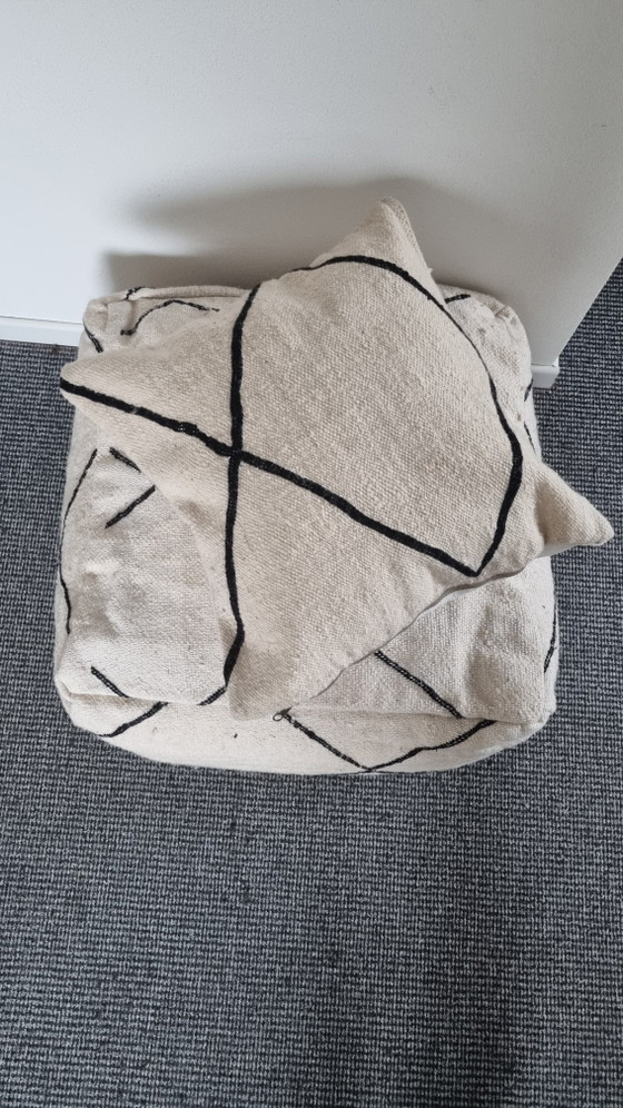 Vintage Berber Poef – Hockers en poefs, Wool (photo 6 of 8)