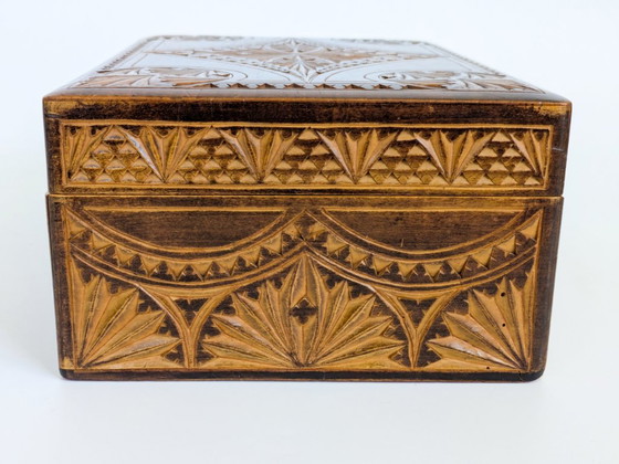 Antique Folk Art Chip Carved Wooden Box Treasure Chest – Decorative Objects (photo 7 of 18)