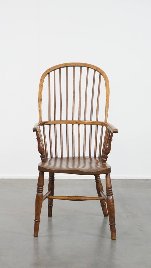 Antique English Windsor stickback chair from the 19th century made of elm wood