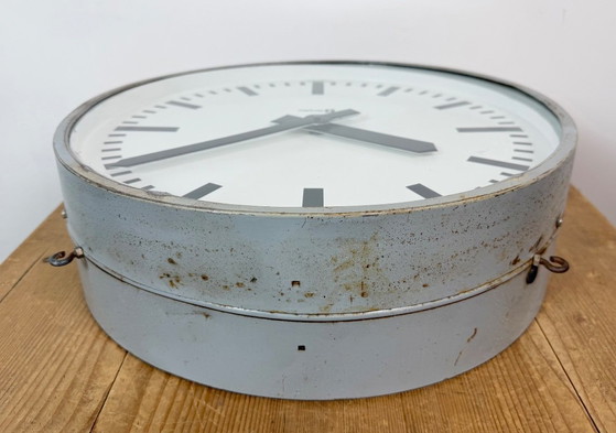 Grande horloge industrielle double face pour chemin de fer ou usine, de la marque Simlex, années 1960 (photo 16 of 18)