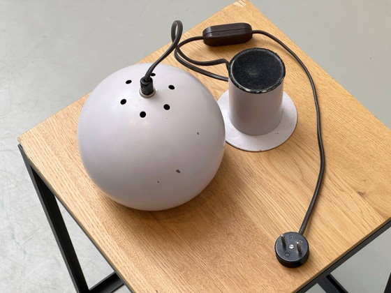 Image 1 of Set di 2 lampade da tavolo a forma di occhio magnetico, color lilla, Italia, anni '70