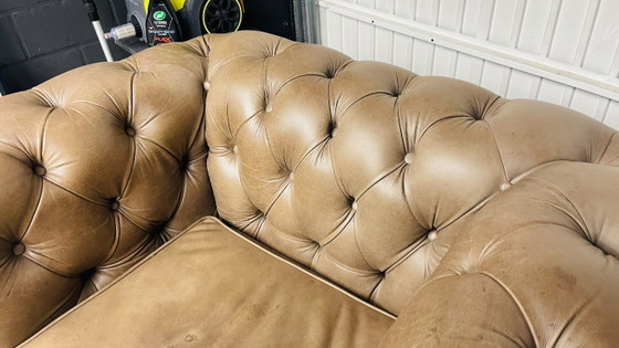 Magnifique Fauteuil Chesterfield XL Cuir Véritable – 125 Cm – Leather, Wood (photo 8 of 10)