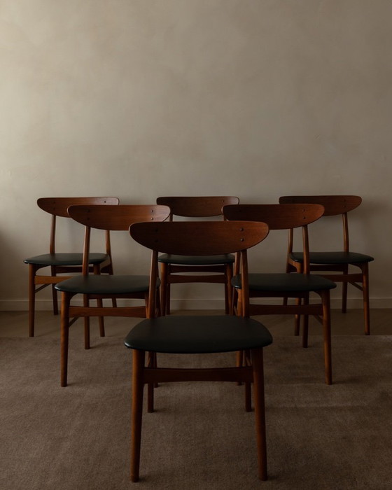 Image 1 of Set di 6 sedie da pranzo danesi di metà secolo · Teak e skai nero