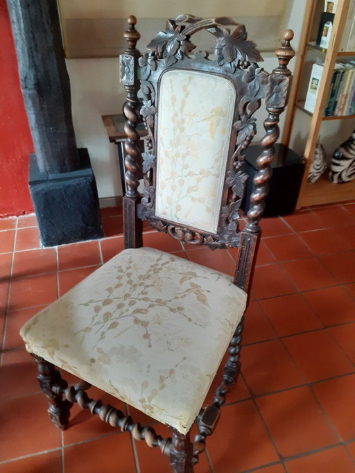 4 x Biedermeier-Esszimmerstühle. 1 Ausziehtisch, antik, Stil unbekannt.
