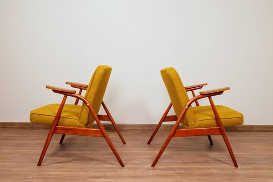Image 1 of Paire de fauteuils design moderne du milieu du siècle, laine jaune douce, années 1960