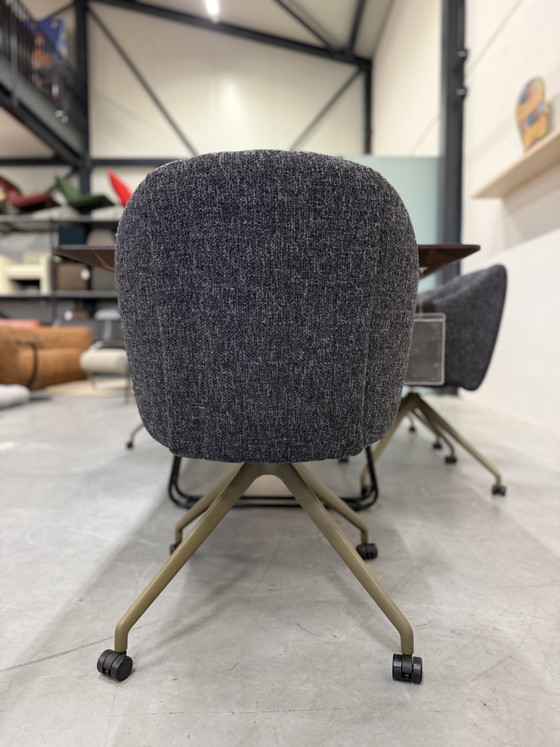 Image 1 of 4 Leolux Baani Twist Esszimmerstühle, Stoffbezug Moos