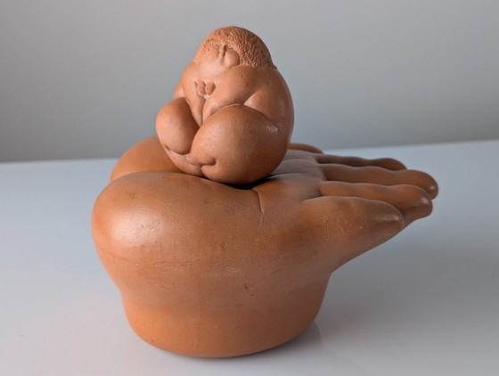 Image 1 of Ricardo Mesa, escultura de terracota "Gordita Feliz" en la mano, años 80