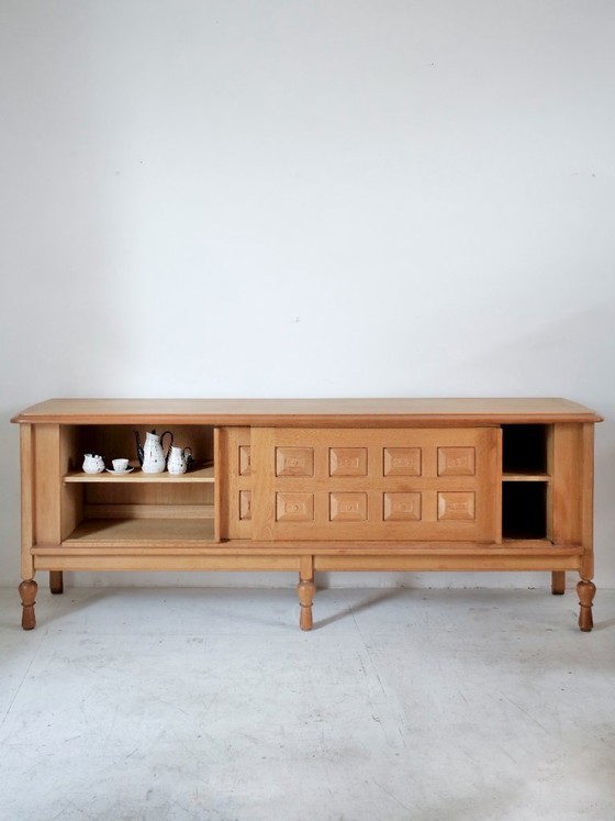 Image 1 of Dressoir van Guillerme en Chambron in licht eikenhout, brutalistische stijl