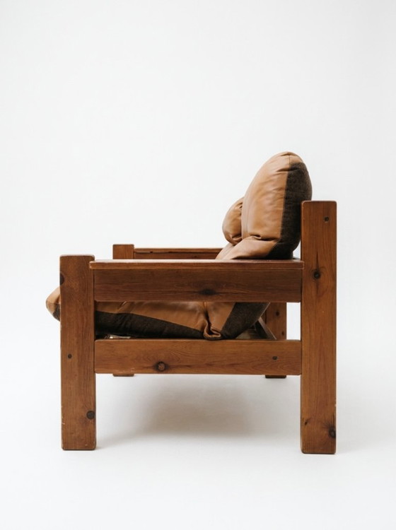 Image 1 of Vintage brutalistische bank en fauteuil in cognacbruin leer uit de jaren 60/70.