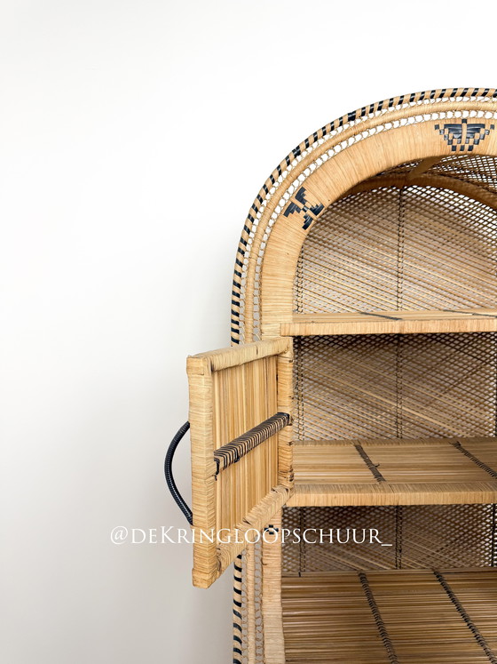 Image 1 of Bibliothèque-armoire vintage bohème en rotin et osier, à arc.