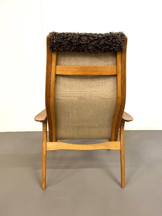 Image 1 of Sillón de roble lamino con piel de oveja, Yngve Ekstrom, sueco, años 70