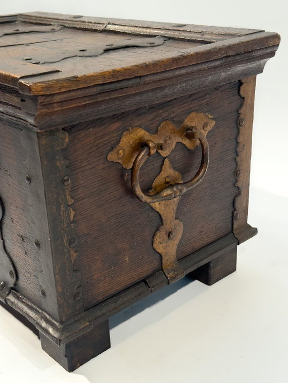 Image 1 of Cassapanca portavalori del XVIII secolo, circa 1750