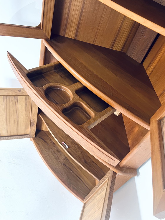 Image 1 of Vitrine d'angle vintage danoise en teck, Dyrlund '70s