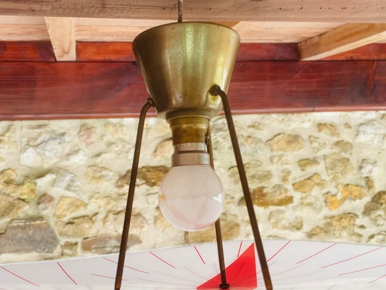Image 1 of Plafonnier triangulaire en verre et laiton de style Mid-Century