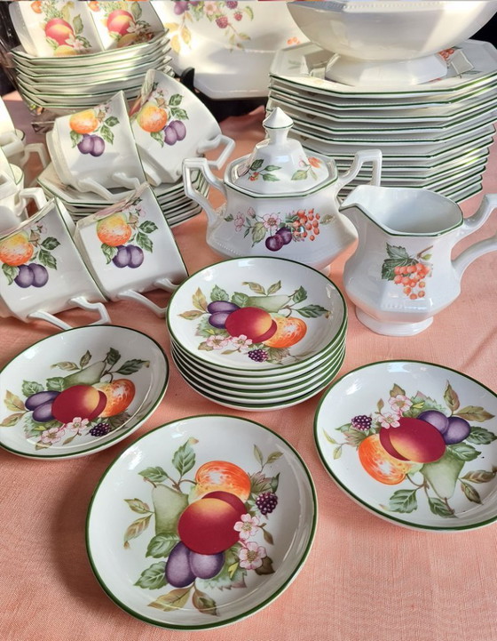 Image 1 of Servizio da tè e torta alla frutta fresca Johnson Brothers England con piatto da portata e petit four.