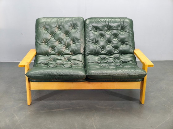 Image 1 of Tweezitsbank van groen leer uit het midden van de 20e eeuw, Tsjechoslowakije, jaren 70
