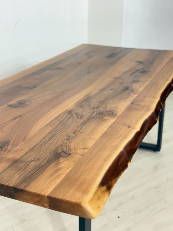 Massief houten eettafel van walnoothout / Tafel / Eettafel / Vergadertafel / Woonkamertafel / 220 cm breed (photo 9 of 13)
