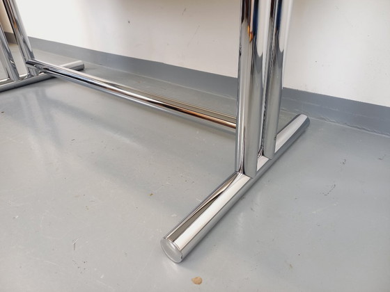 Image 1 of Scrivania vintage in legno di noce e metallo cromato degli anni '70