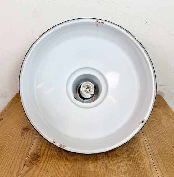 Image 1 of Industriële Britse groene emaille fabriekshanglamp, jaren 60