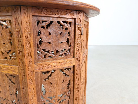 Image 1 of Handgeschnitzter Teetisch Art Déco Couchtisch Indien Walnuss