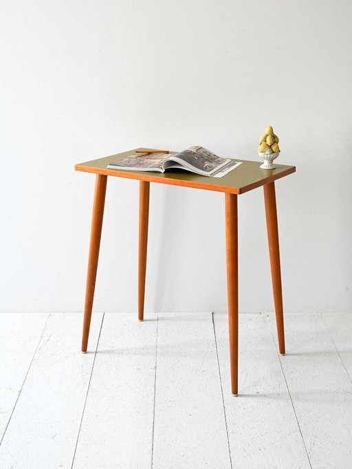 Scandinavische tafel uit 1950/60 met groen formica blad