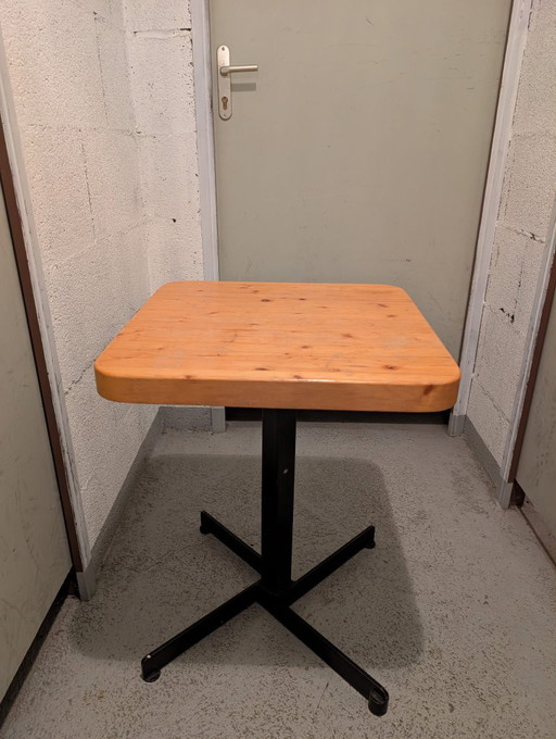 Vierkante tafel, Charlotte Perriand, Les Arcs 2000, circa 1979 – bijzettafels, Wood