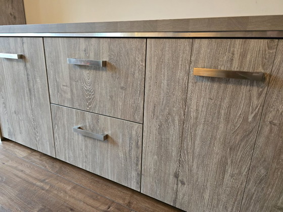 Image 1 of Aparador moderno y robusto