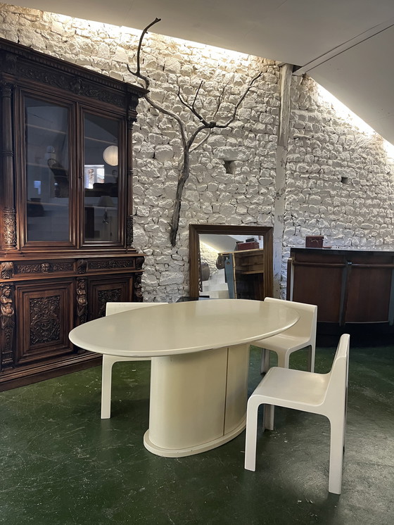 Image 1 of Tavolo da pranzo ovale laccato